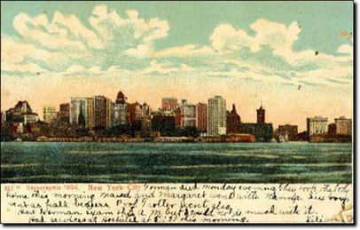 New York City, 1904. Una delle prime cartoline della skyline di New York City vista dal North River (la parte alta del fiume Hudson).
