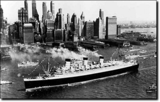 La Queen Mary conclude a New York il suo viaggio inaugurale il 5 luglio del 1936.