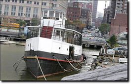 Lo Yankee ormeggiato al Pier 25 nel 2001.