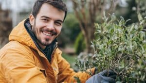 Vuoi un giardino rigoglioso? Scopri quali alberi potare a marzo