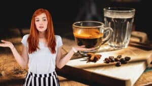 Stai rovinando il tuo caffè? Scopri il momento giusto per bere l'acqua e migliora la tua esperienza